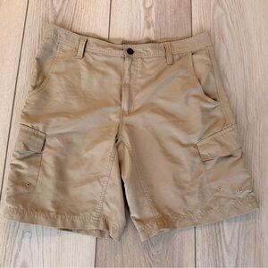 Men’s Magellan Outdoors Khaki Cargo Shorts 32